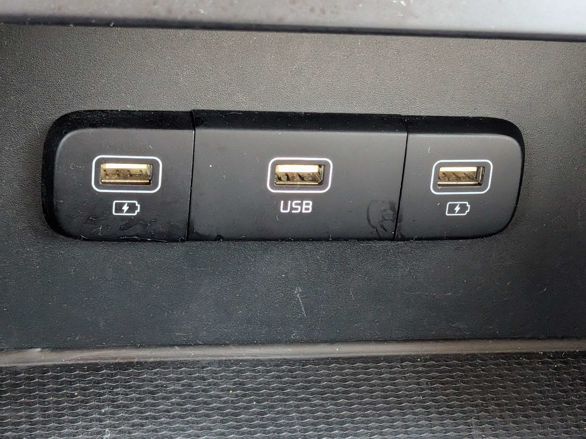 Used 2022 Kia Carnival LX FWD image 28