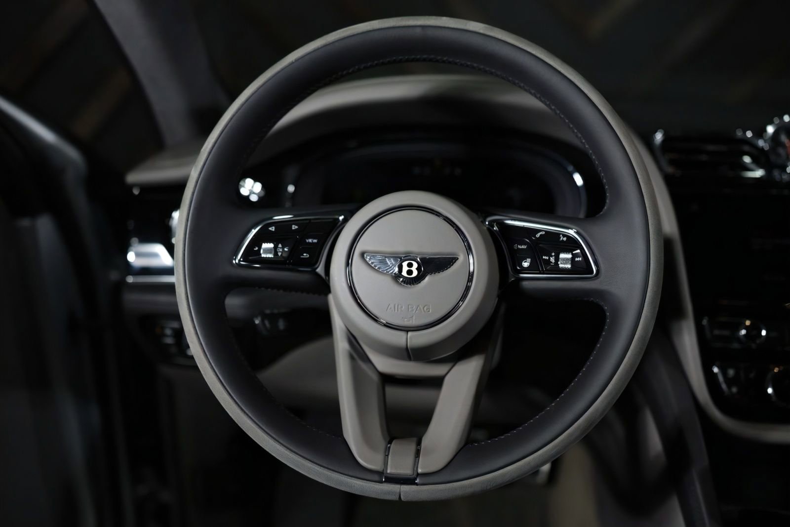 Used 2022 Bentley Bentayga AWD/4WD image 31
