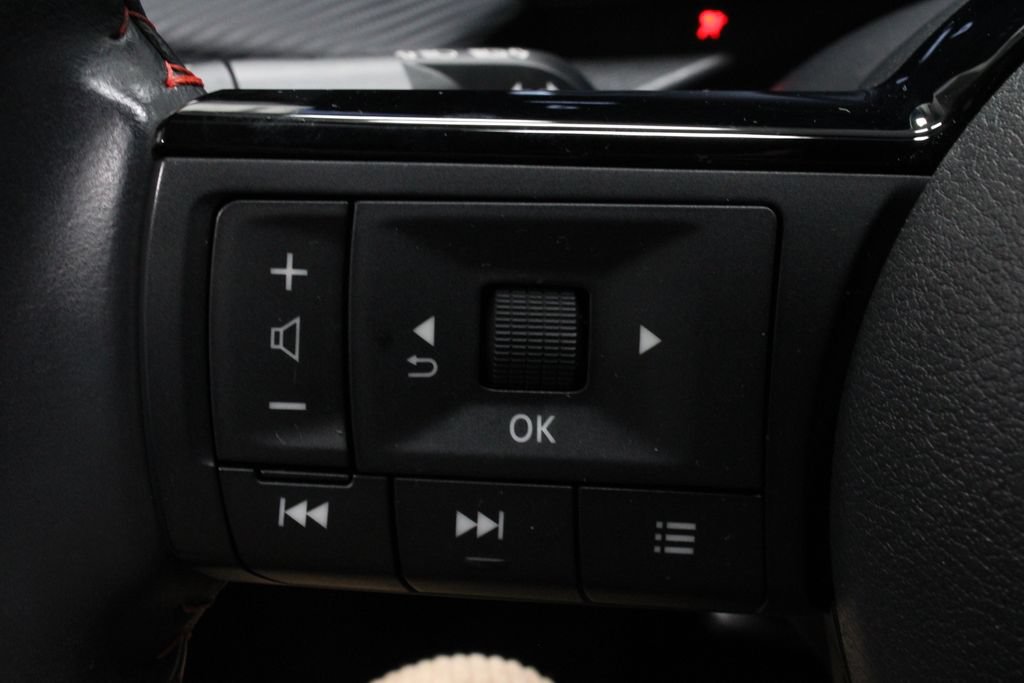 Certified 2025 Nissan Kicks SR AWD/4WD image 26