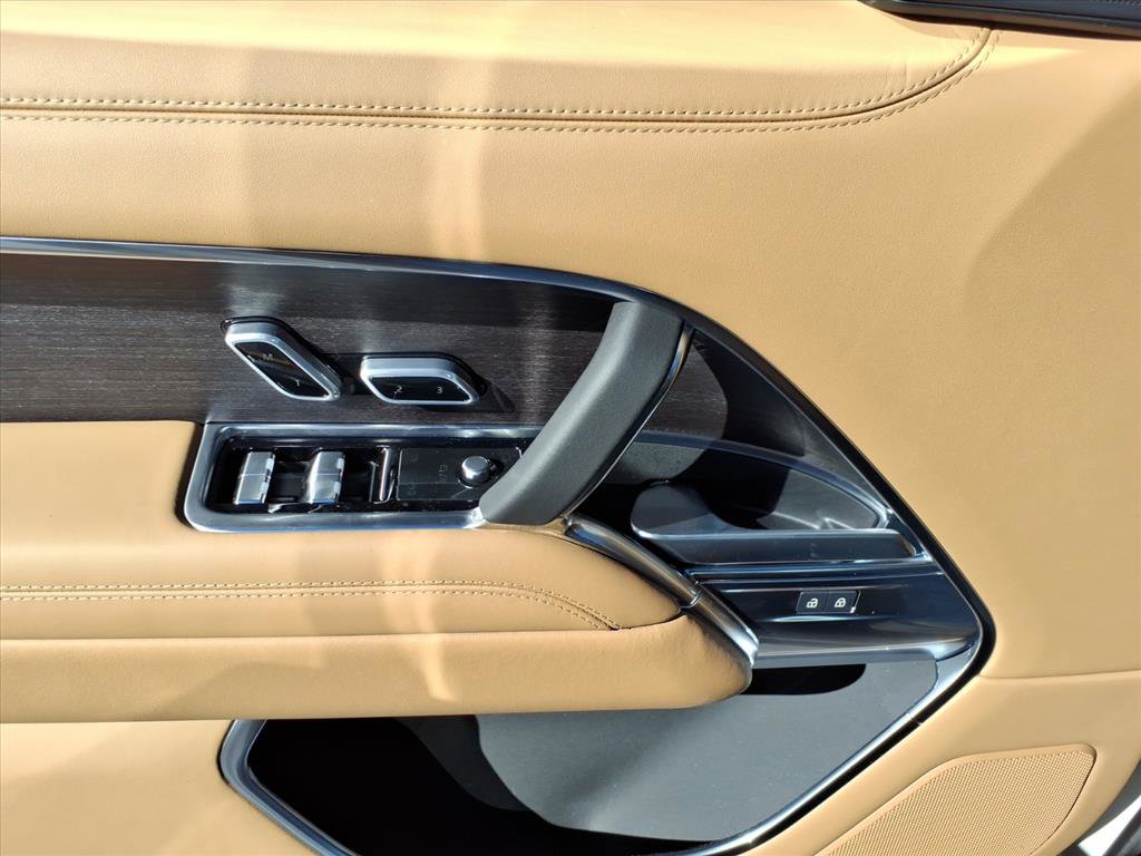 New 2026 Land Rover Range Rover SE image 14