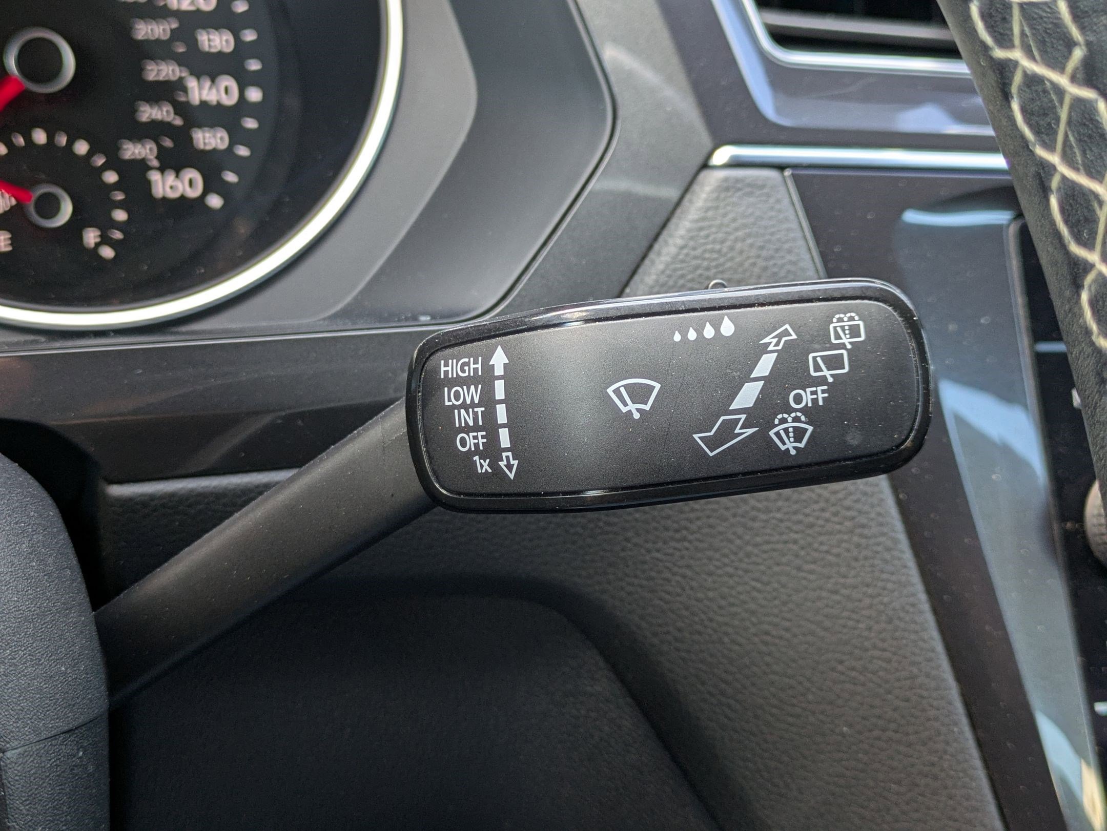 Used 2021 Volkswagen Tiguan SE image 16