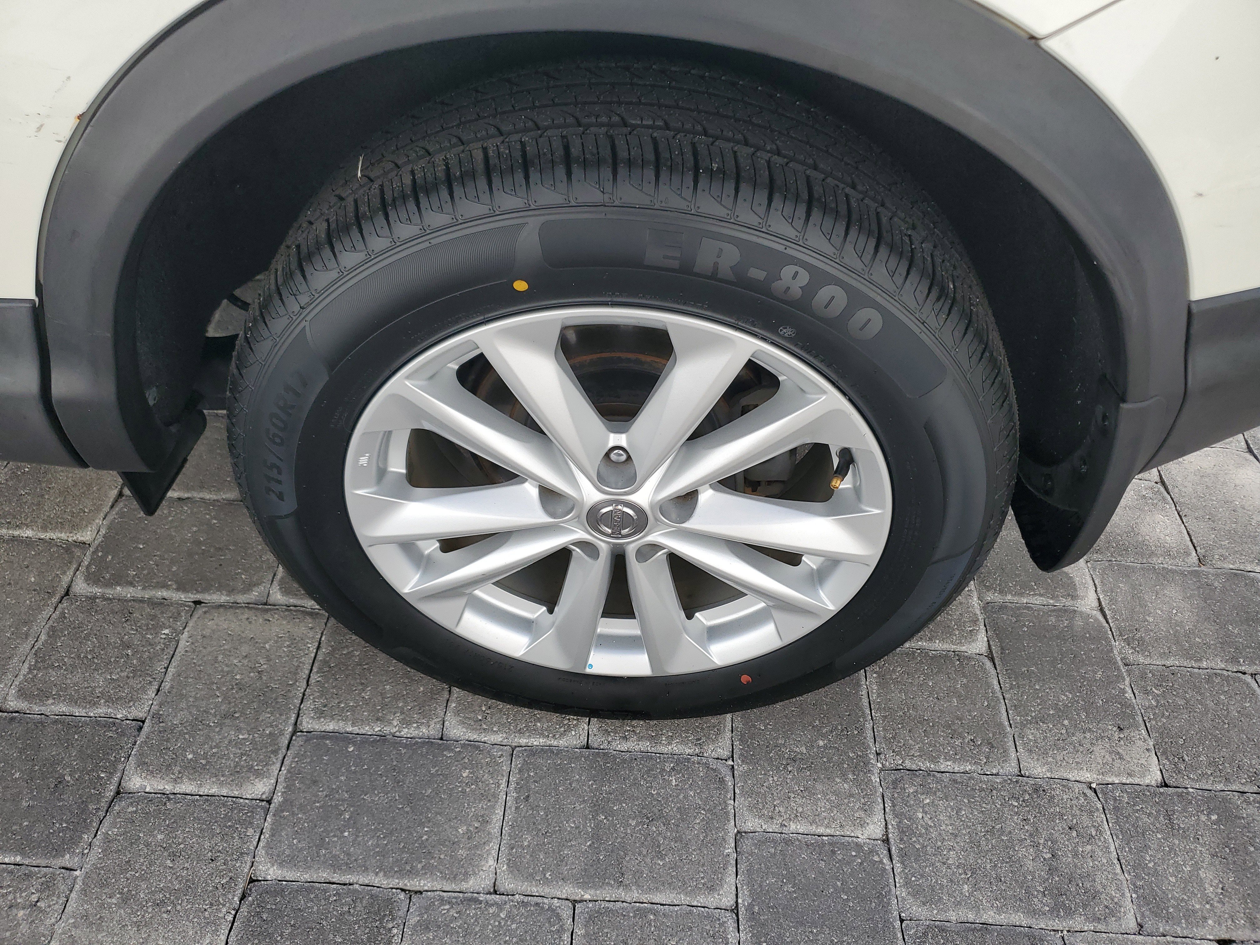 Used 2017 Nissan Rogue Sport SV w/ SV Premium Package image 5