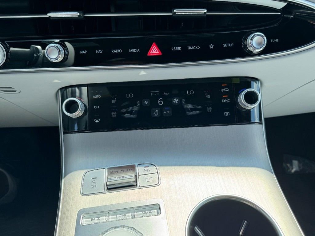 Used 2026 Genesis GV70 2.5T Advanced image 14