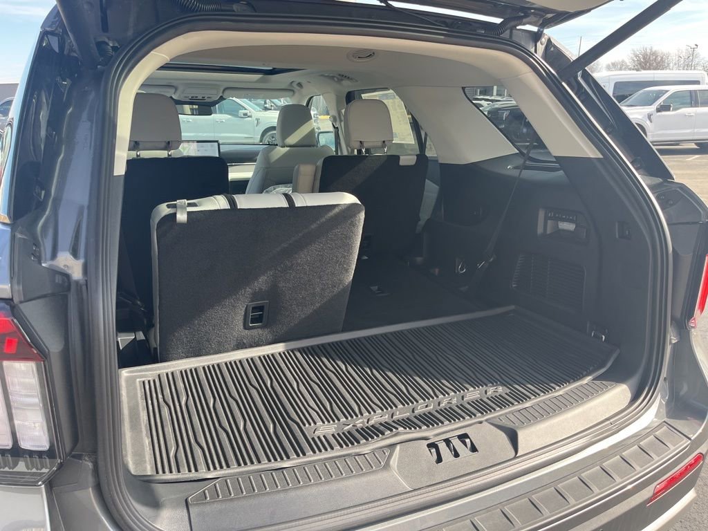 New 2026 Ford Explorer Platinum w/ LUX Leather Package image 13