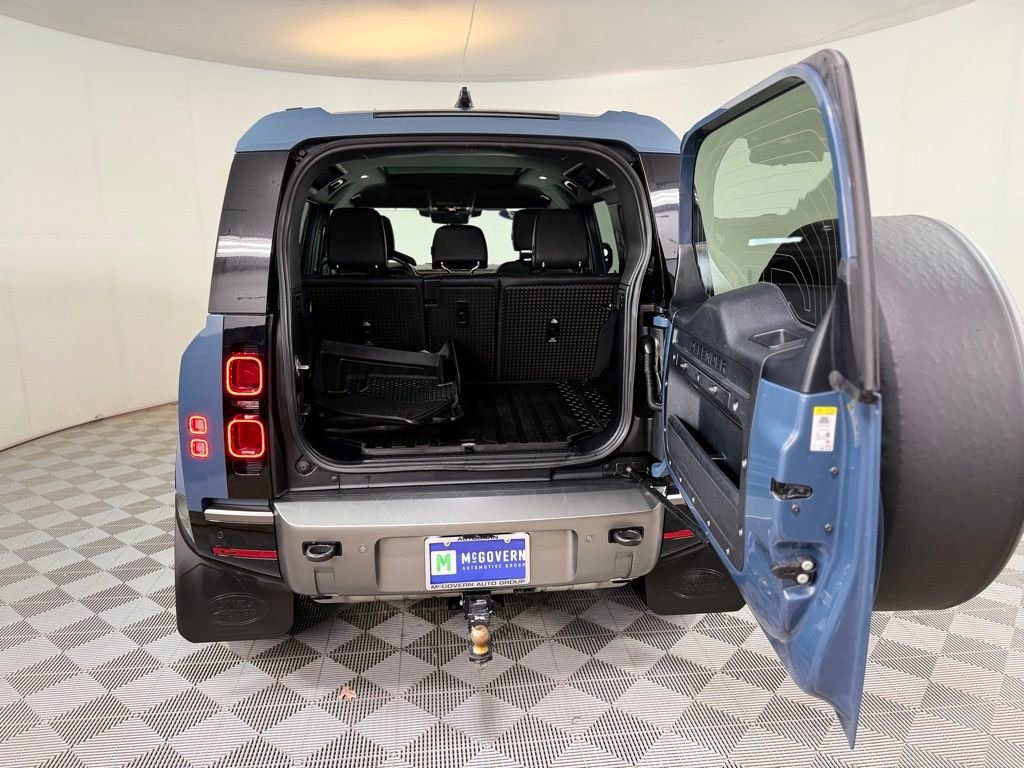 Used 2024 Land Rover Defender 110 X-Dynamic SE image 6