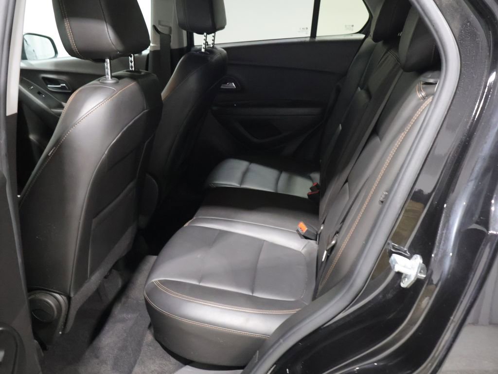 Used 2021 Chevrolet Trax LT w/ Redline Edition AWD/4WD image 18