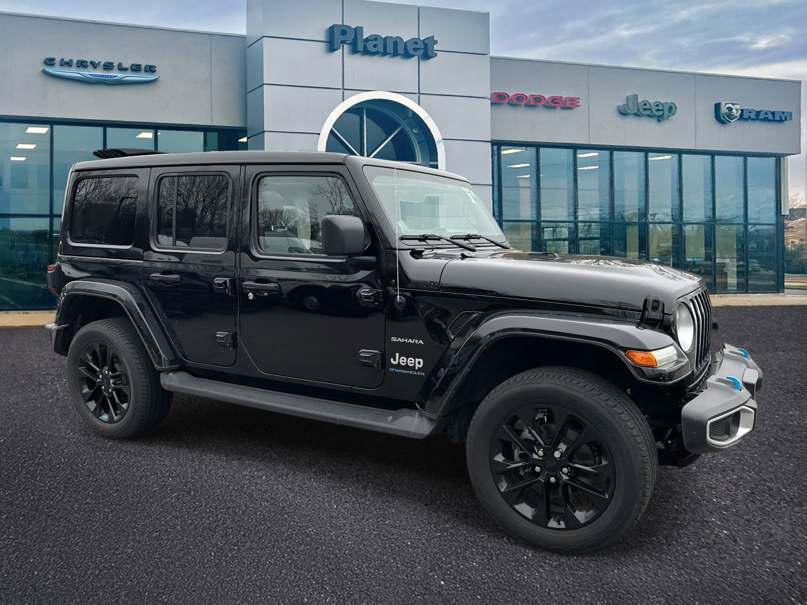 Used 2023 Jeep Wrangler Unlimited Sahara w/ Cold Weather Group image 1