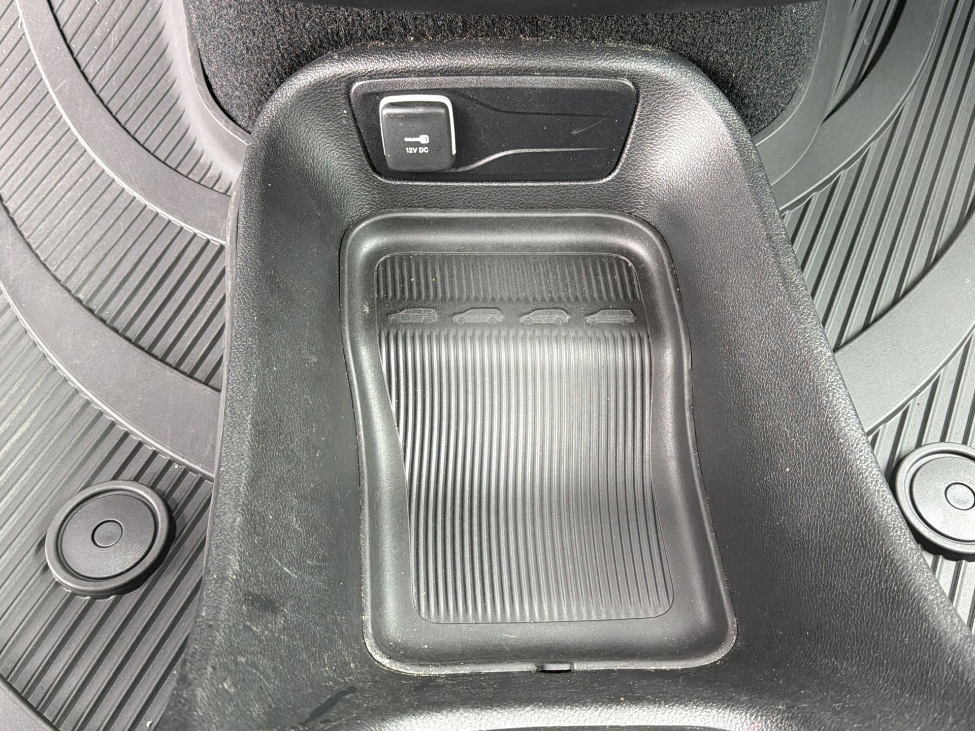 Used 2023 Chrysler Pacifica Touring image 12