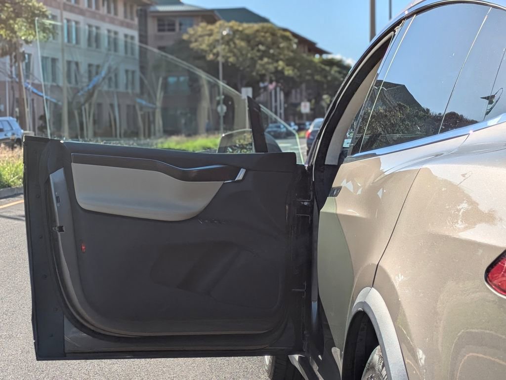 Used 2016 Tesla Model X 90D AWD/4WD image 9