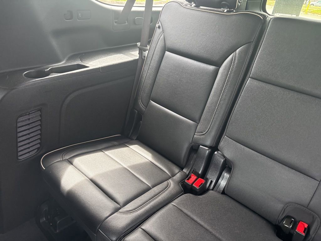 Used 2025 Chevrolet Suburban Premier RWD image 28