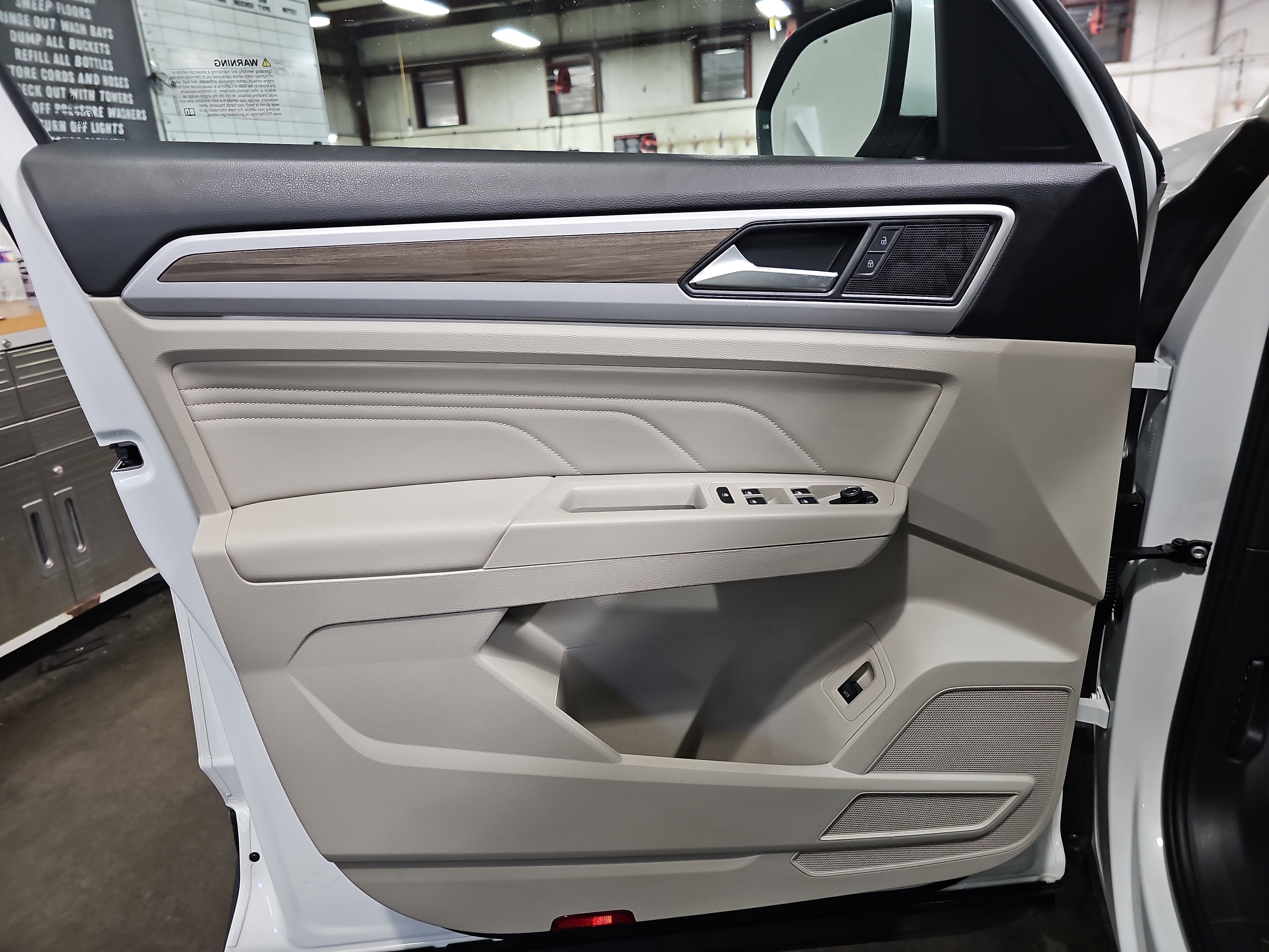 Used 2023 Volkswagen Atlas SEL image 27