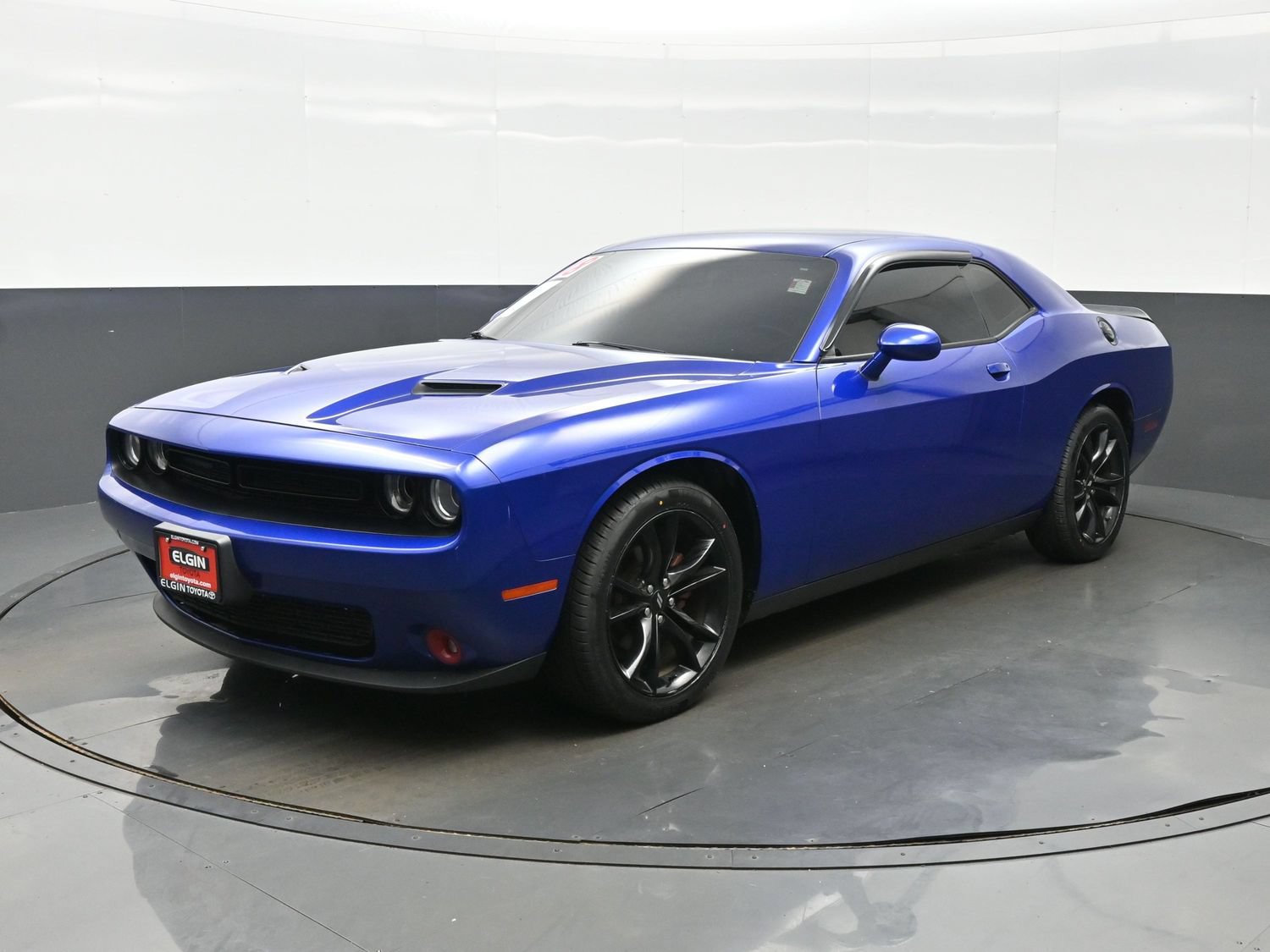 Used 2018 Dodge Challenger SXT w/ Blacktop Package RWD image 2