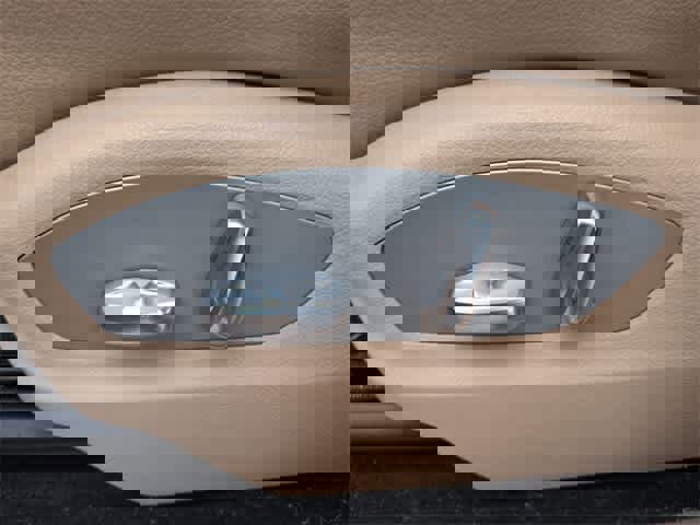 Used 2021 Porsche Macan S w/ Premium Package image 17