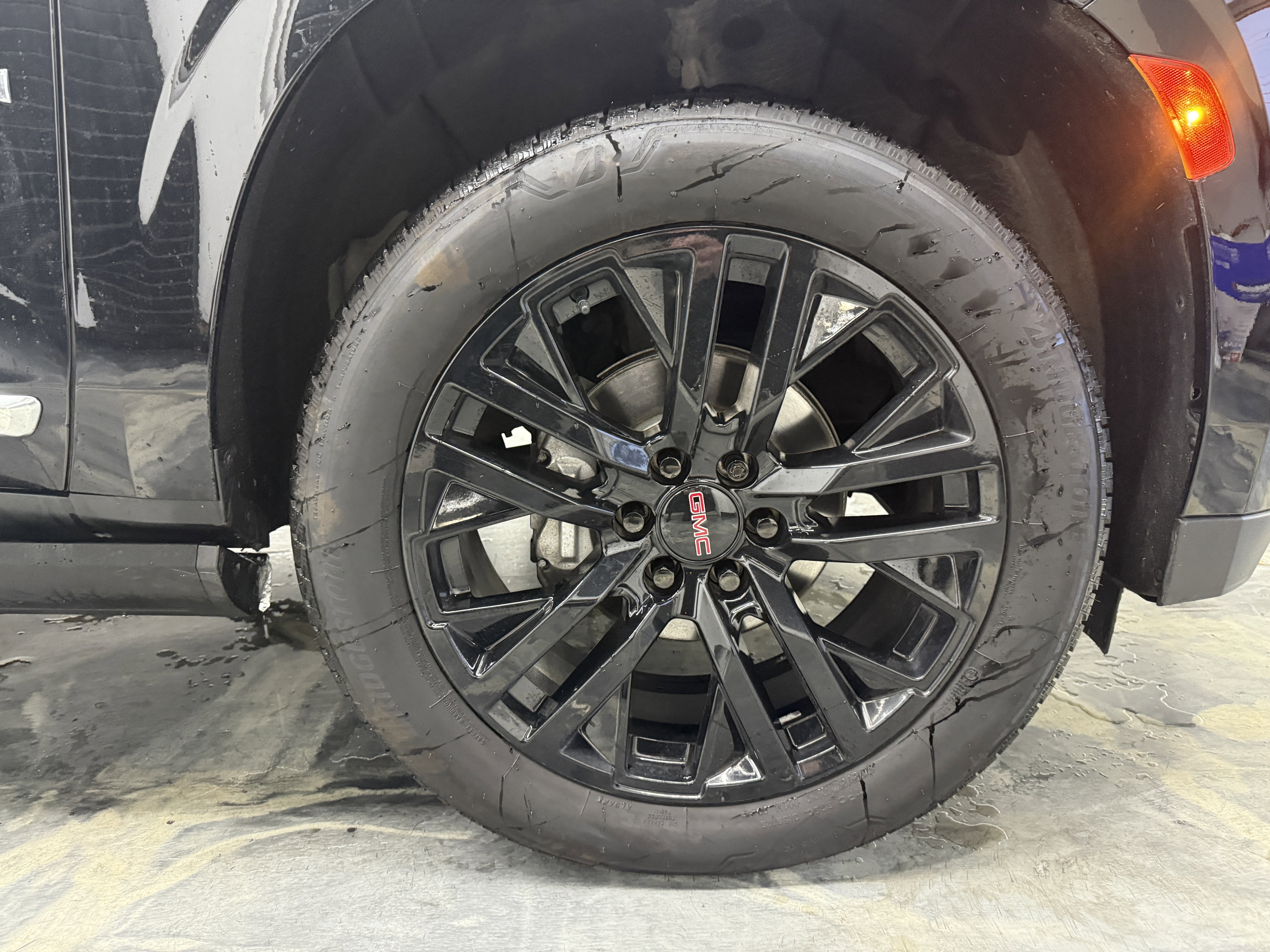 Used 2023 GMC Yukon Denali image 32