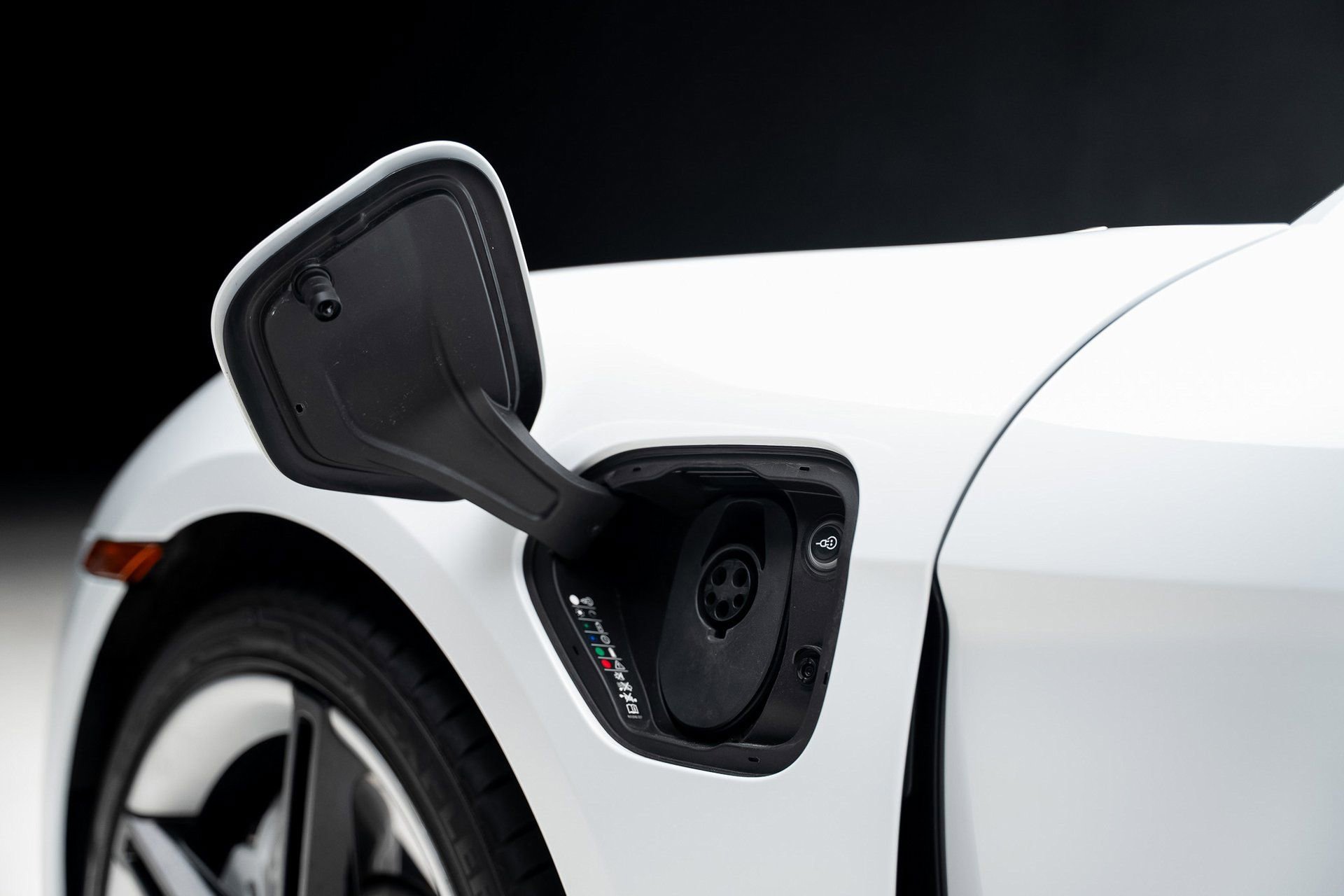 Used 2022 Porsche Taycan image 22