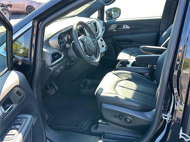 New 2026 Chrysler Pacifica Select image 10
