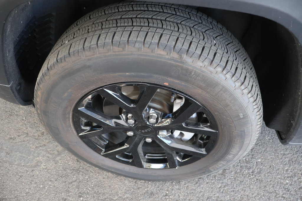 Used 2025 Jeep Grand Cherokee Altitude AWD/4WD image 64