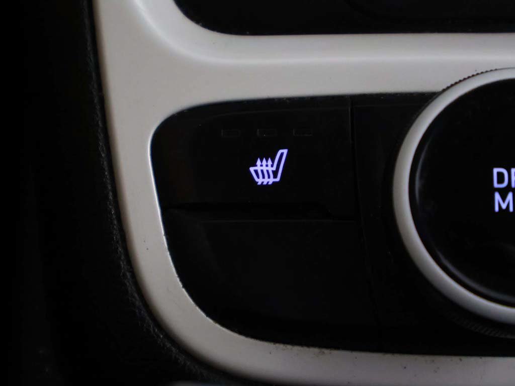 Certified 2024 Hyundai Venue Limited FWD image 38