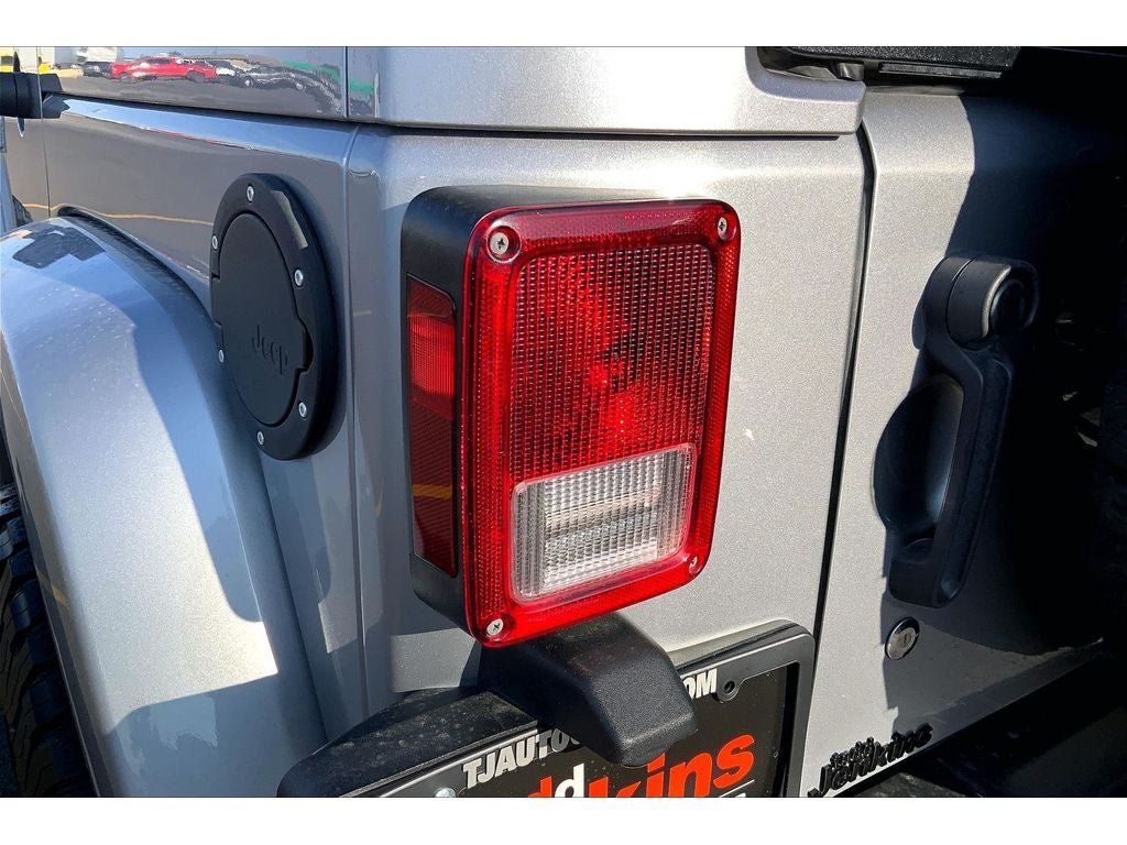 Used 2017 Jeep Wrangler Unlimited Rubicon AWD/4WD image 29