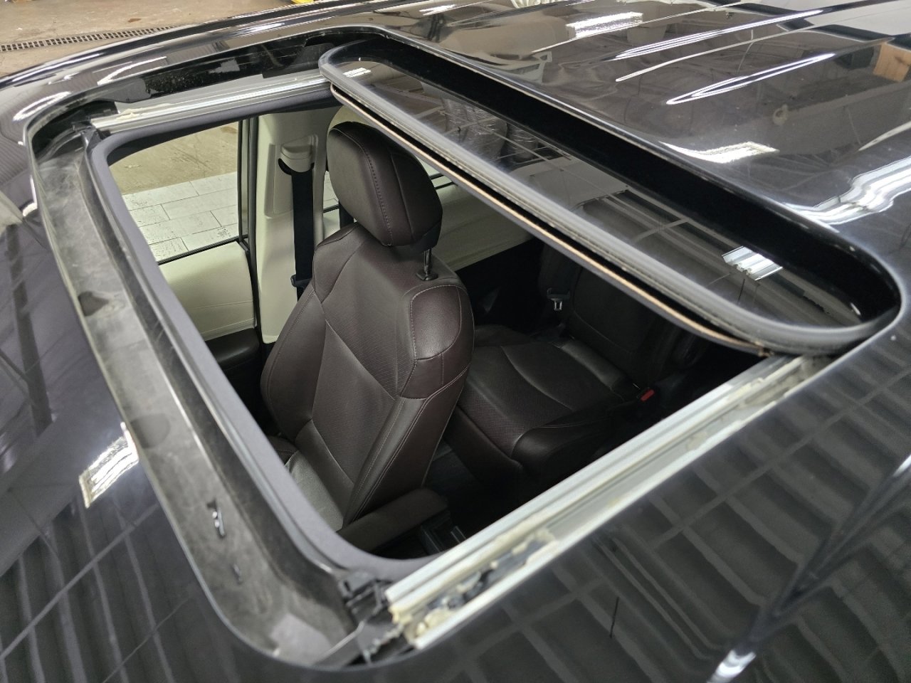 Used 2022 Toyota Sienna Platinum image 3