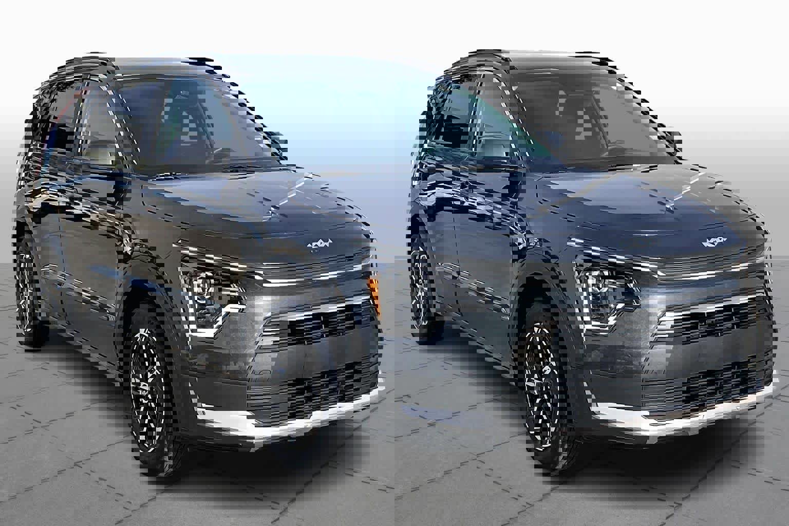 Used 2024 Kia Niro LX image 3