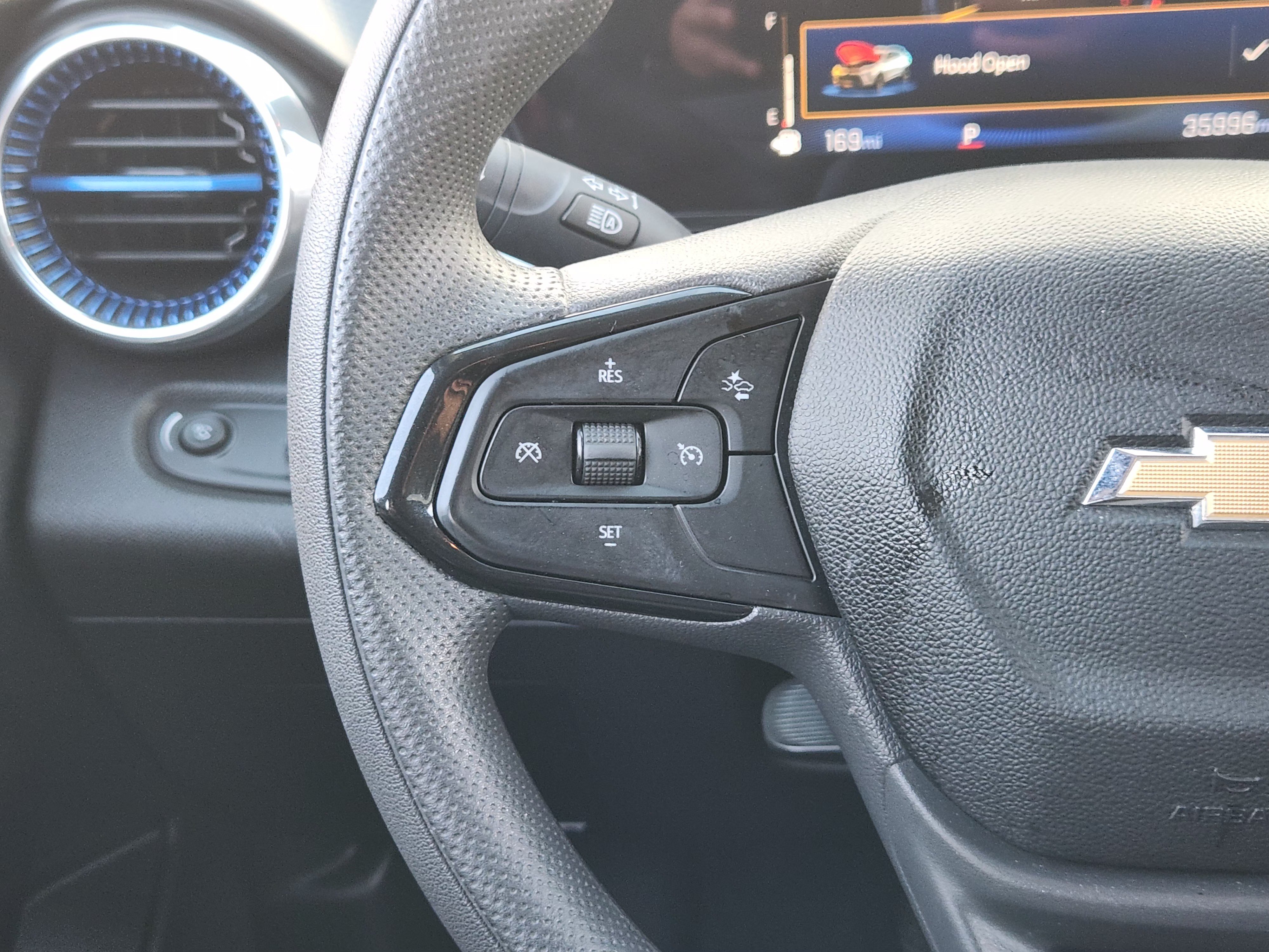 Used 2025 Chevrolet Trax LT FWD image 28
