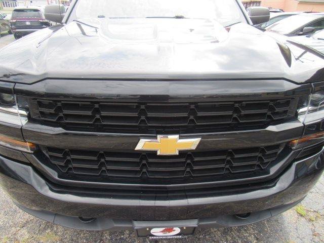 Used 2018 Chevrolet Silverado 1500 Custom w/ Custom Convenience Package AWD/4WD image 4