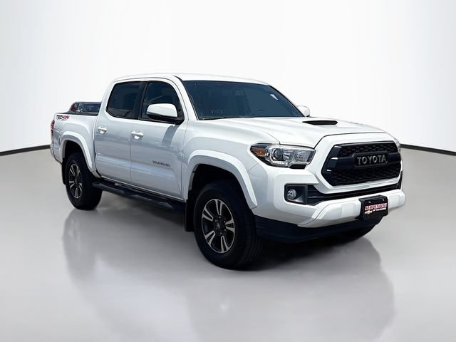 Used 2017 Toyota Tacoma TRD Sport w/ Tow Package (A/T) AWD/4WD image 3