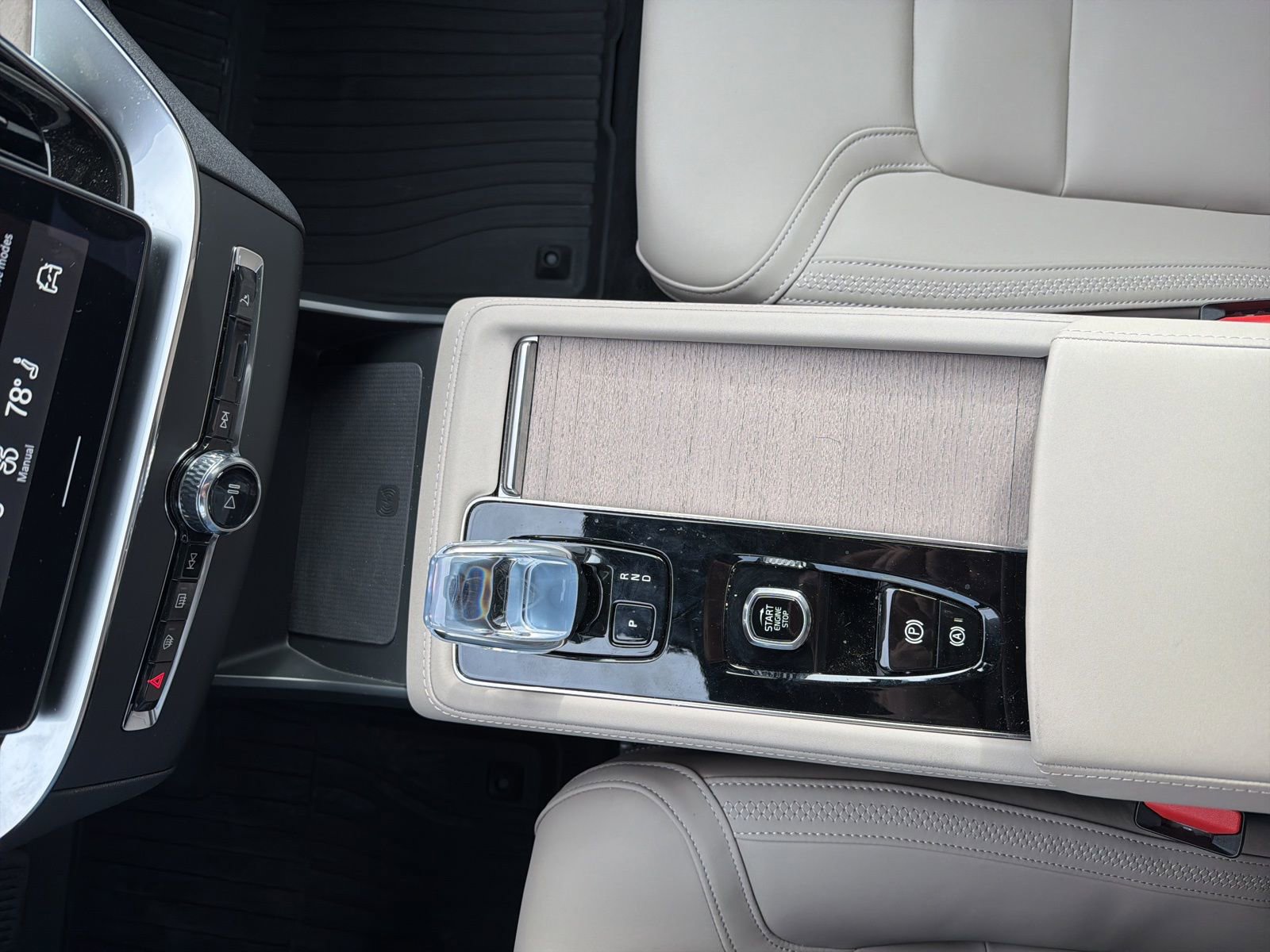 New 2026 Volvo XC90 B6 Core w/ Protection Package Premier image 47