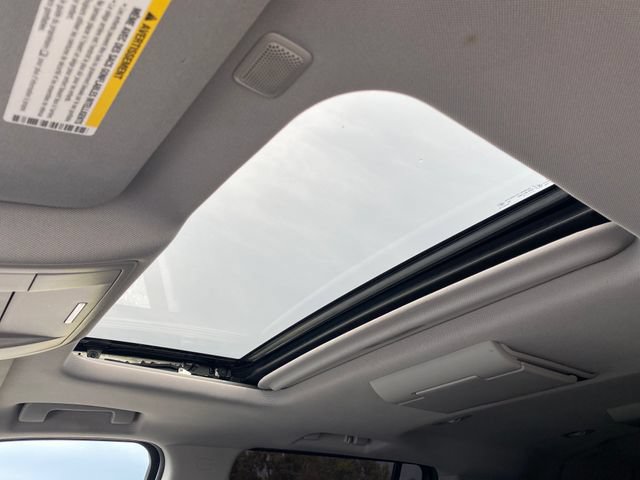 Used 2015 Chevrolet Suburban LTZ RWD image 33