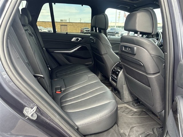 Used 2019 BMW X5 xDrive40i w/ M Sport Package AWD/4WD image 27