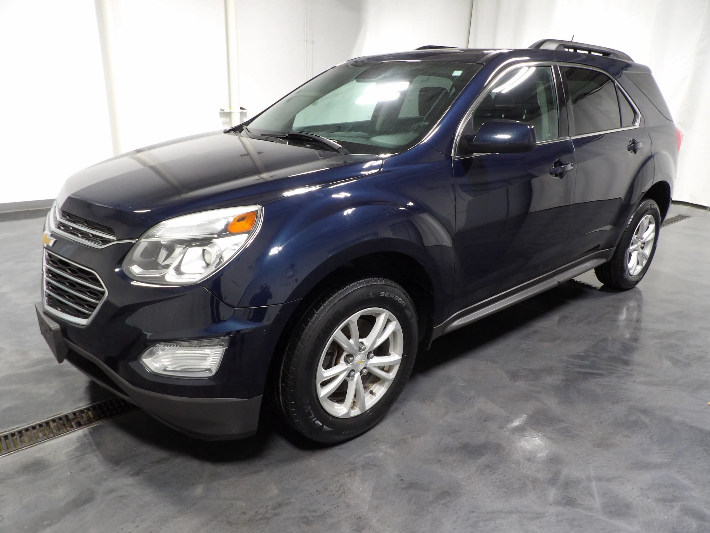 Used 2017 Chevrolet Equinox LT w/ Convenience Package FWD image 3