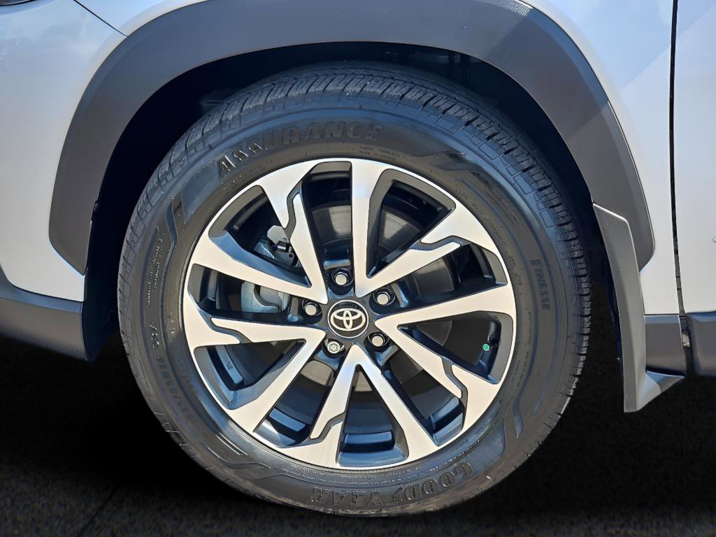 Used 2025 Toyota Corolla Cross XLE image 8