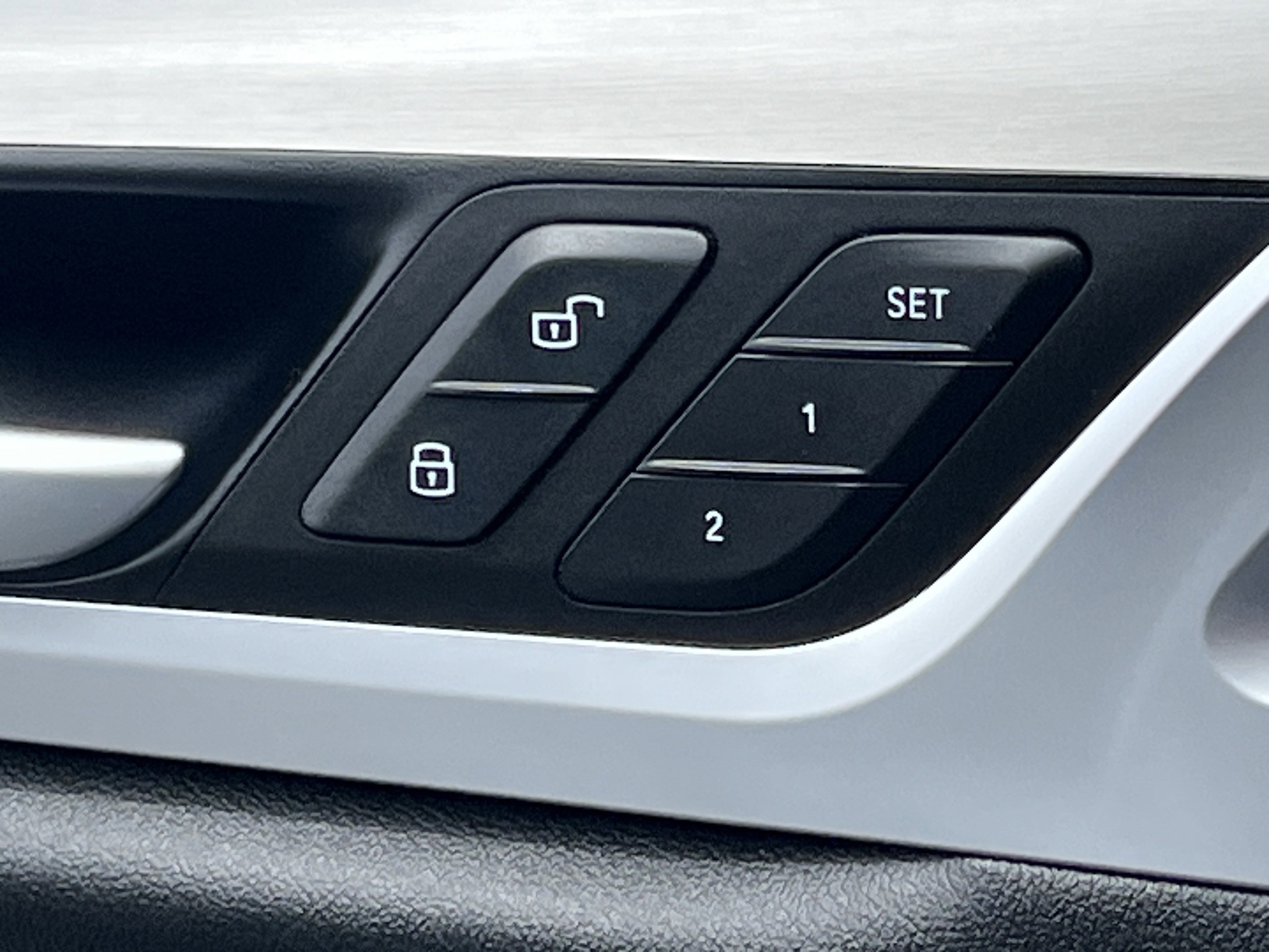 Used 2025 BMW X4 xDrive30i image 17