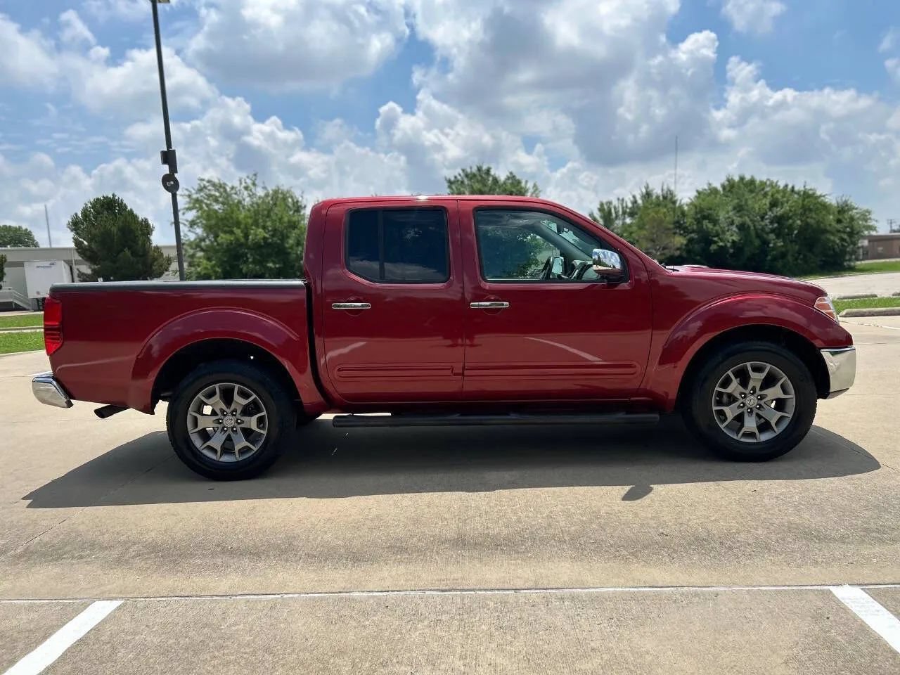 Used 2019 Nissan Frontier SL RWD image 5