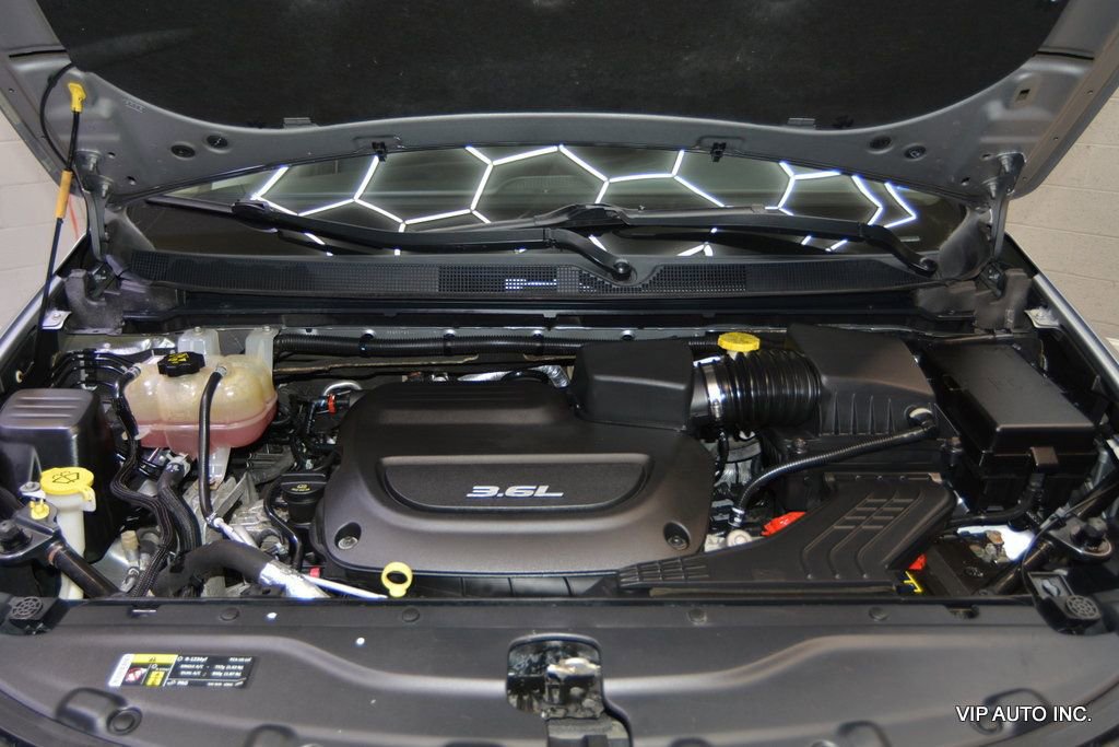 Used 2017 Chrysler Pacifica Touring image 36