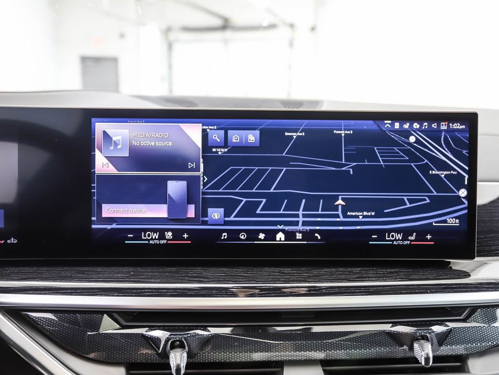 Used 2026 BMW X7 xDrive40i w/ M Sport Package image 16