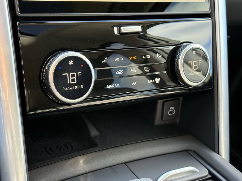 Used 2024 Land Rover Discovery S image 27