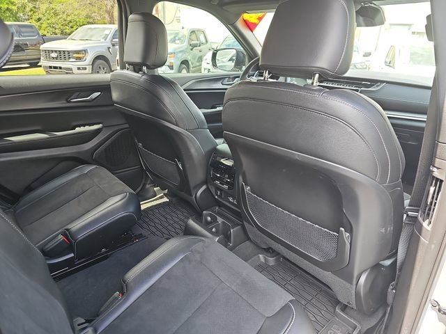 Used 2024 Jeep Grand Cherokee L Altitude image 13