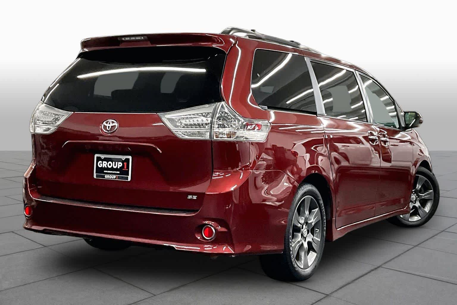 Used 2016 Toyota Sienna SE Premium FWD image 12