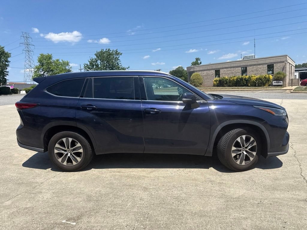 Used 2021 Toyota Highlander XLE FWD image 10