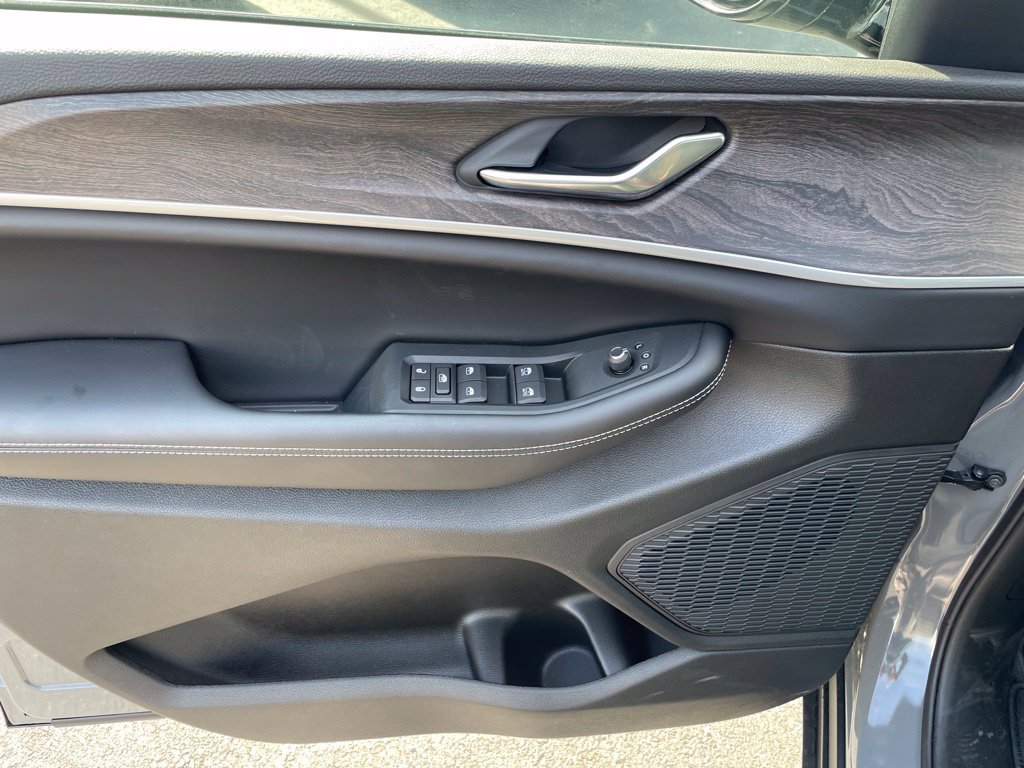New 2027 Jeep Grand Cherokee Altitude AWD/4WD image 8