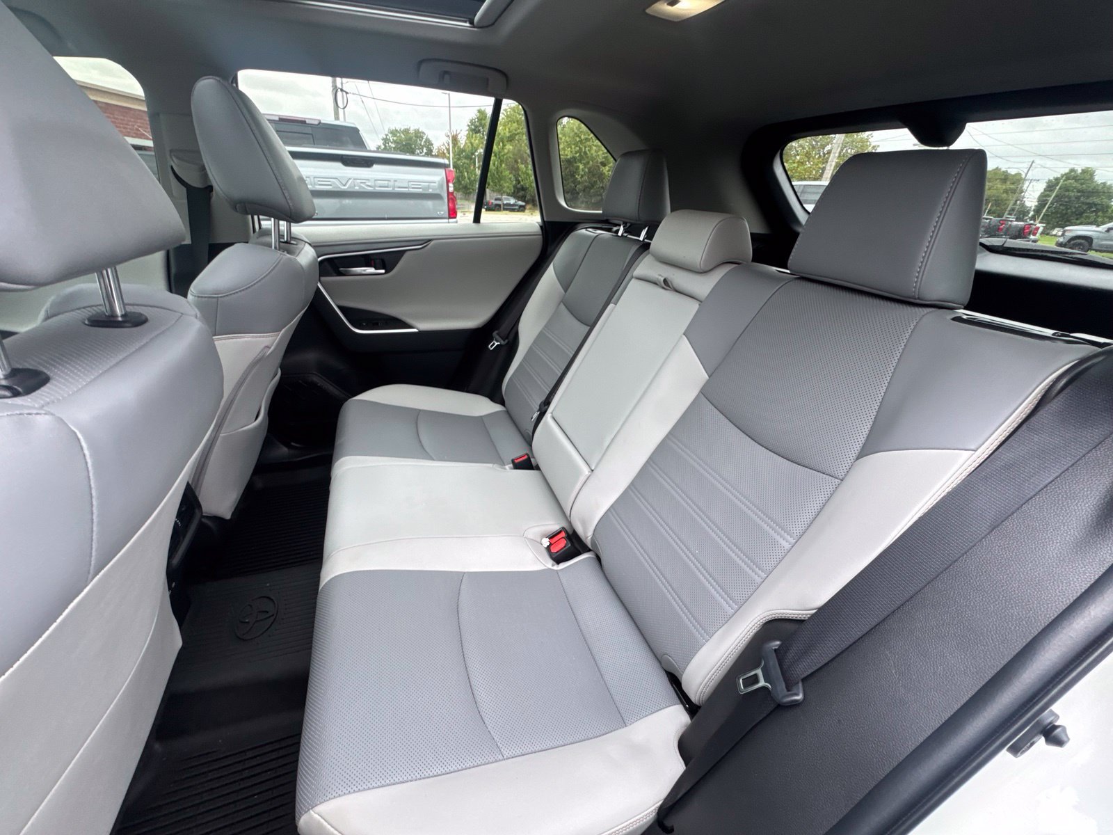 Used 2022 Toyota RAV4 Limited AWD/4WD image 25