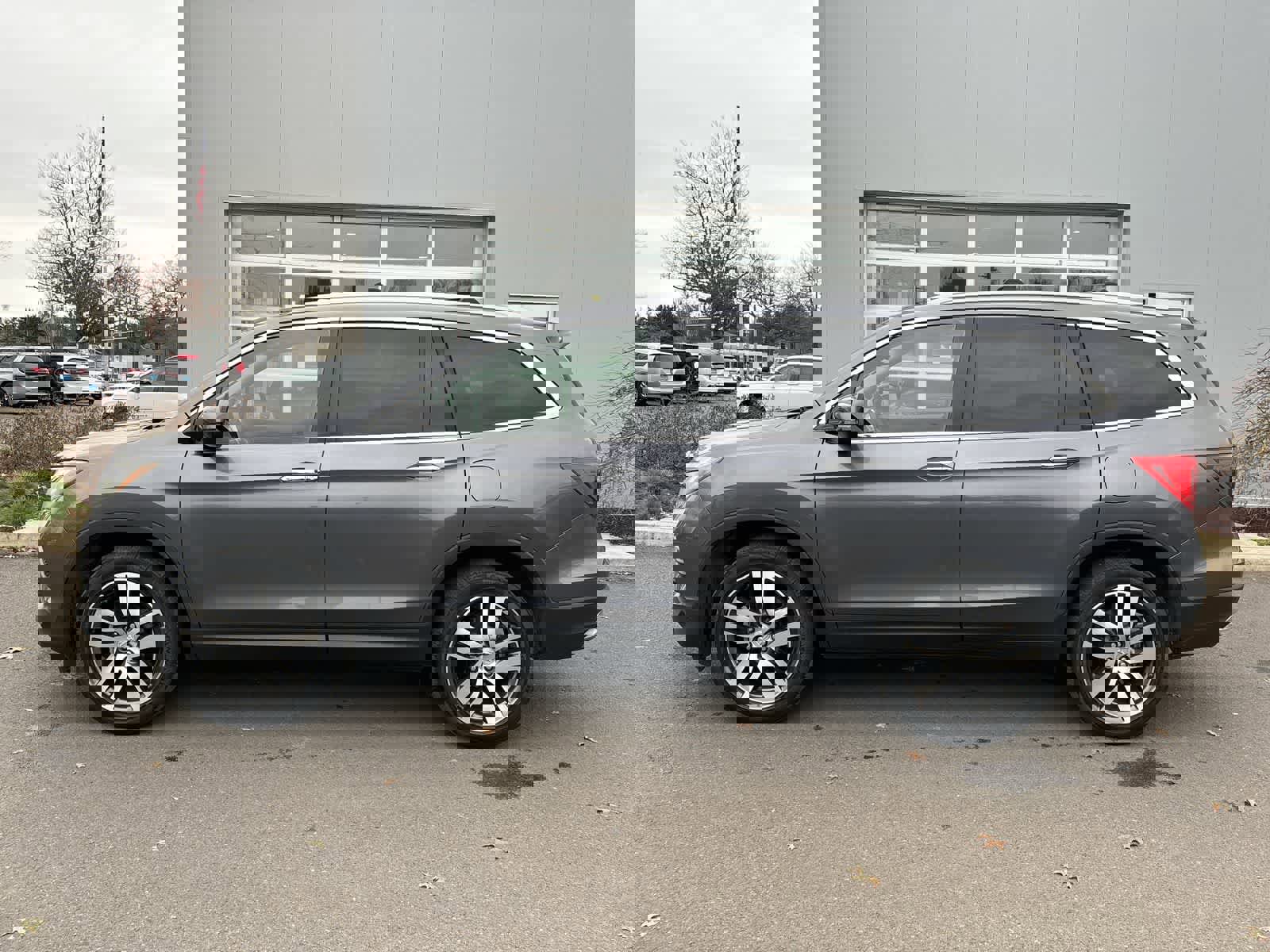 Used 2017 Honda Pilot Elite image 2