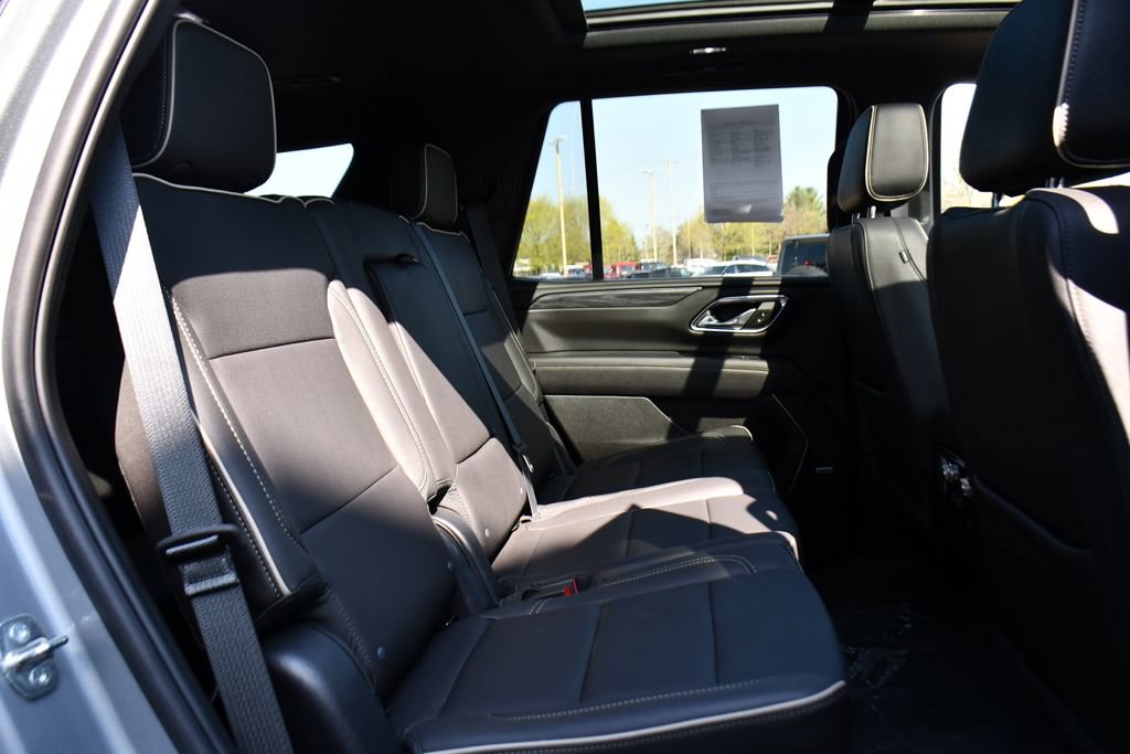 Used 2023 GMC Yukon SLT w/ SLT Premium Package AWD/4WD image 18