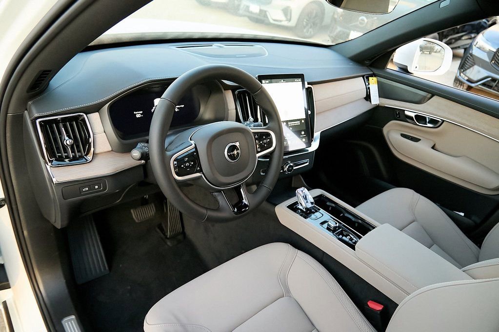 New 2026 Volvo XC90 T8 Plus w/ Protection Package Premier image 10