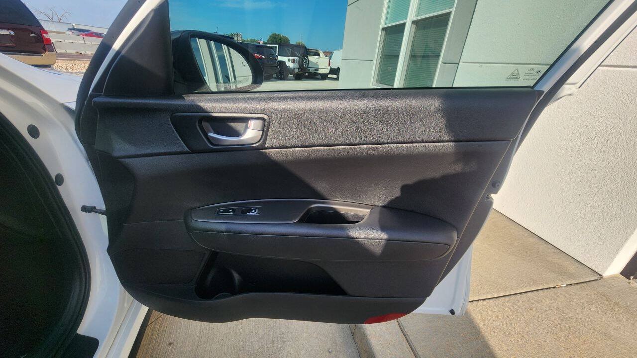 Used 2020 Kia Optima SE FWD image 18