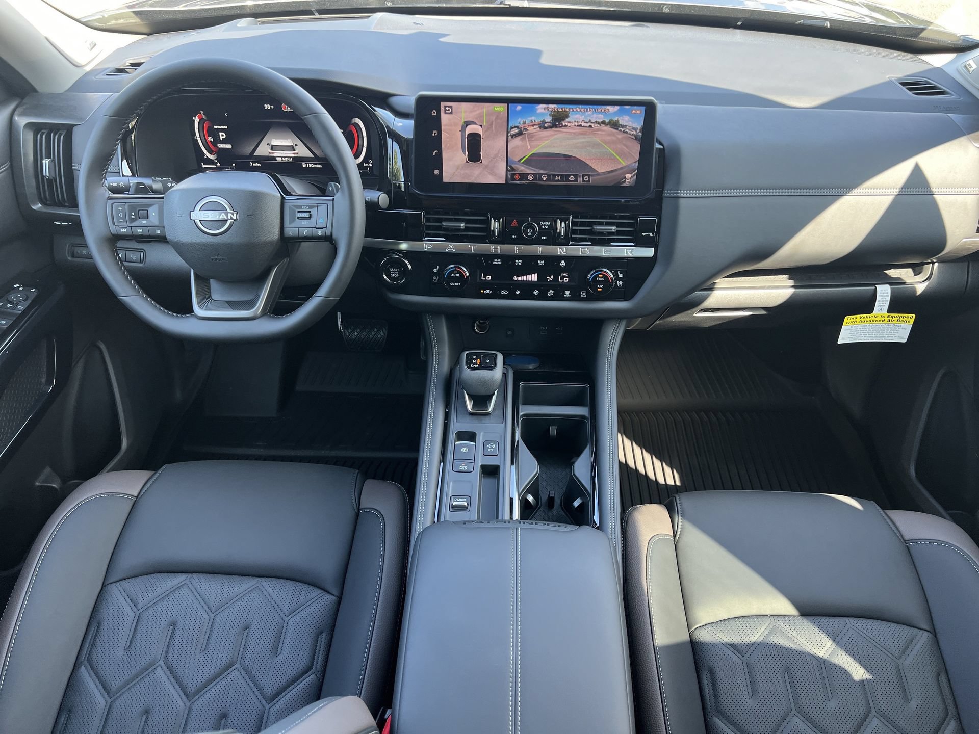 New 2026 Nissan Pathfinder Platinum FWD image 2