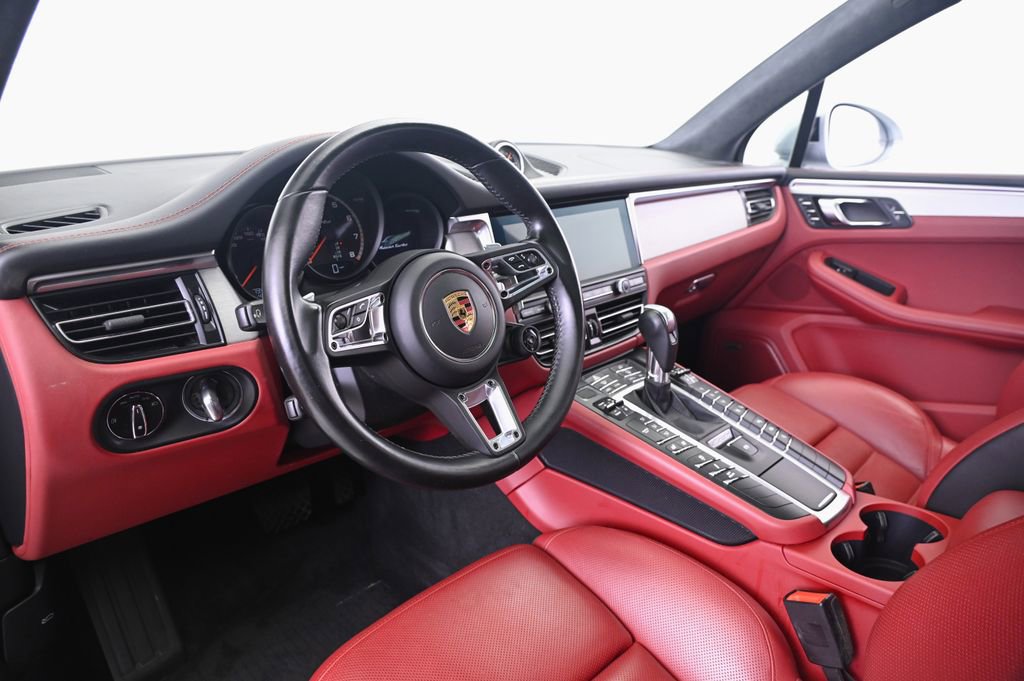 Certified 2021 Porsche Macan Turbo image 4