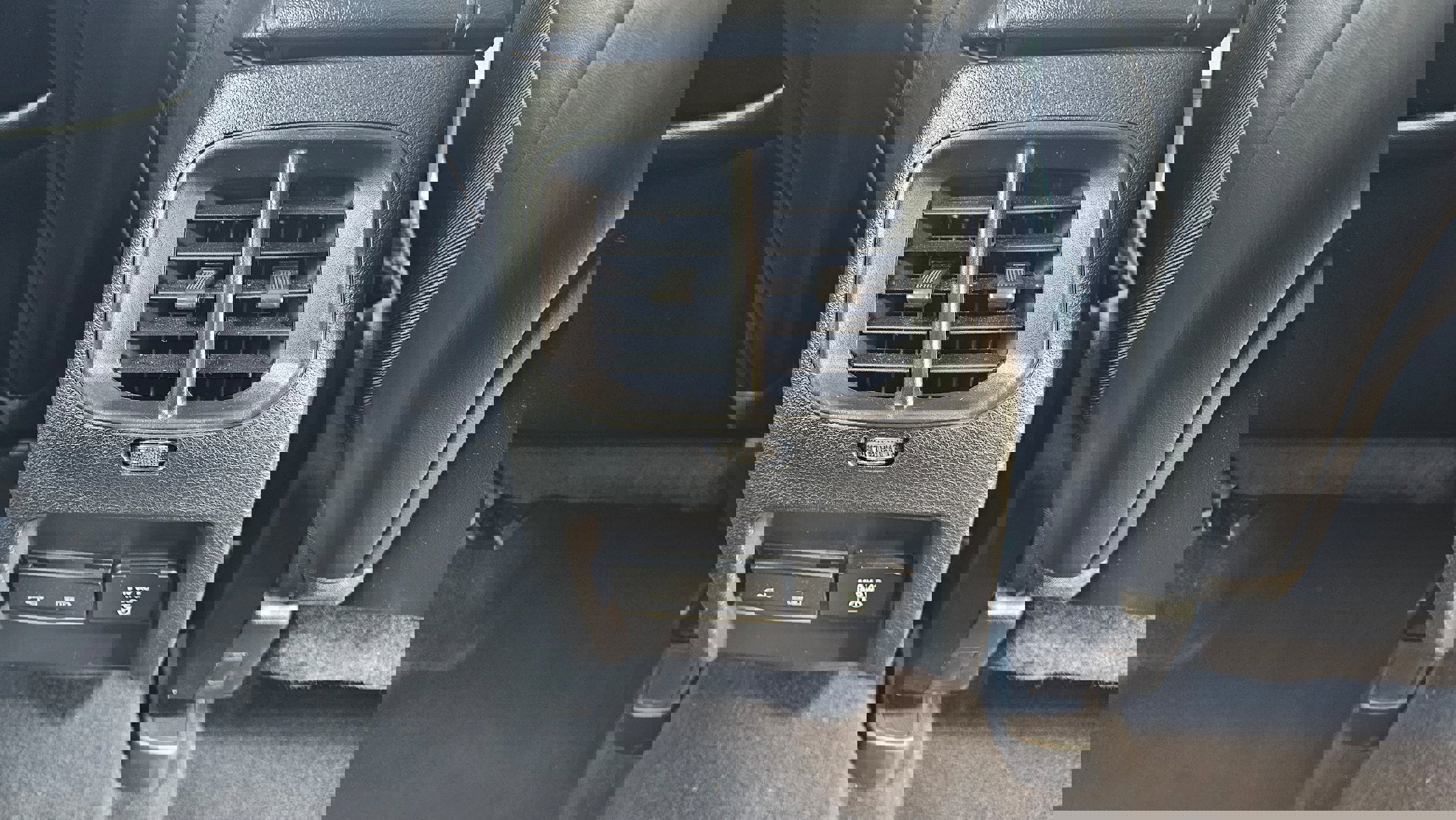 Used 2020 Jeep Cherokee Limited image 11